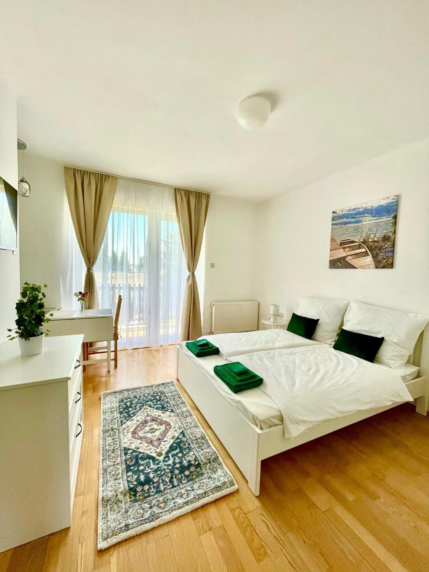 Libas Apartman Keszthely Bilik gambar